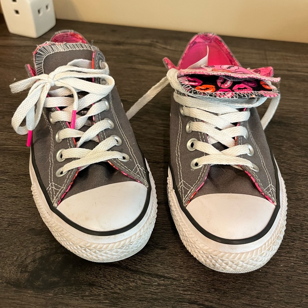 Ladies size 8 converse